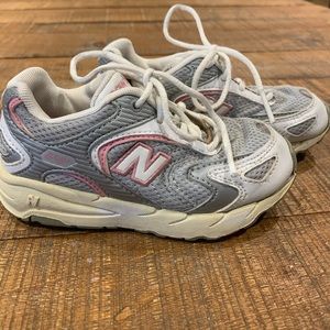 New Balance pink tennis shoes